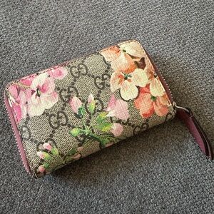 Like New GUCCI floral Bloom Card Wallet
